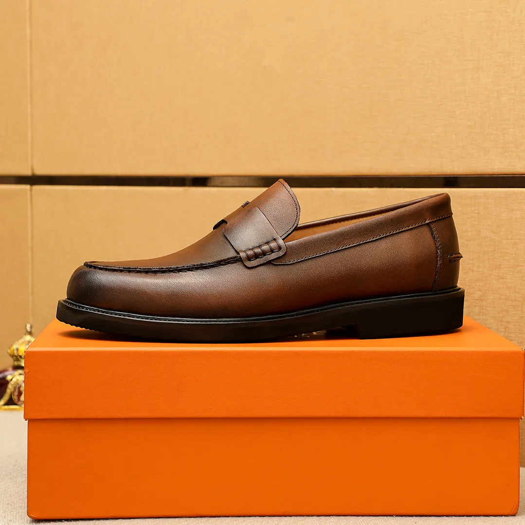 Men's shoes 💰460 💐 Product trademark: HERMES "Hermès" casual leather shoes Regular size: 38-44 (45.46🉑️customized) Product materials: Selected imported first-layer calfskin upper + luxury hardware buckle, imported water-dyed 🐂 cowhide lining. Strong three-dimensional visual effect, foam outsole Color: 4⃣️colors available